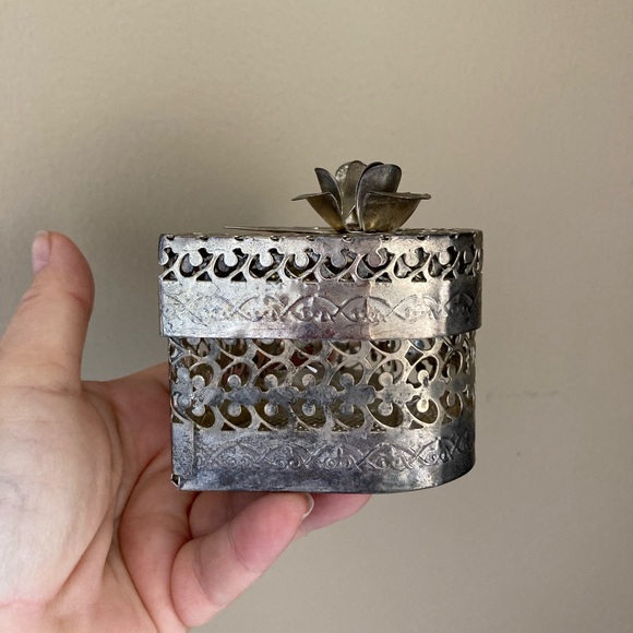 Jewelry Trinket Box Silver Tone, Heart Shaped, Rose, Floral’s , Filigree - Picture 5 of 6